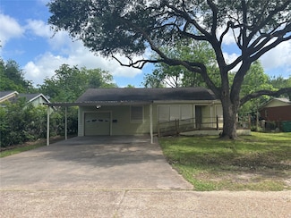 612 Honeysuckle Dr, La Marque, TX 77568