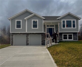 1909 Eagle Dr, Harrisonville, MO 64701