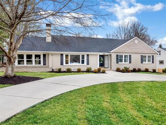 1205 S Mcknight Rd, Saint Louis, MO 63117
