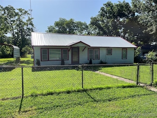 904 S Fargo St, Muldrow, OK 74948