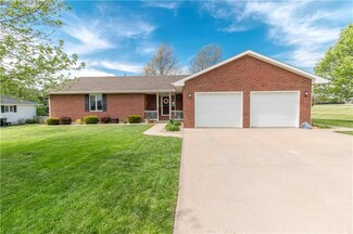 306 N Beech St, Savannah, MO 64485
