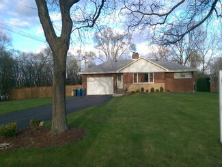 6N553 Baker Dr, Itasca, IL 60143