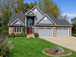 13201 Rocklyn Dr, Urbandale, IA 50323