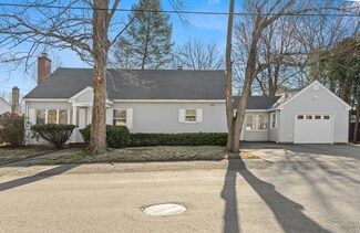 2 Glen Forest Ln, Methuen, MA 01844