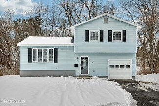 28 Crestone Rd, Albany, NY 12205