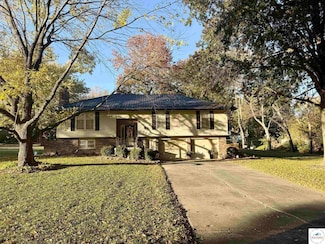 2003 Alfresco St, Clinton, MO 64735