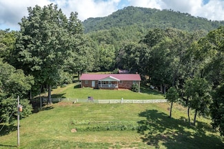 16 Lois Ln, Hayesville, NC 28904