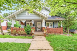 153 S Center St, Taylorsville, NC 28681