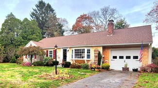 94 Carlotta Ave, Hyannis, MA 02601