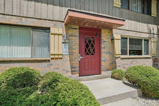 10376 W Whitnall Edge Ct Unit 201, Franklin, WI 53132