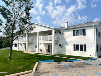 2108 E Dakota Pkwy Unit 204, Williston, ND 58801