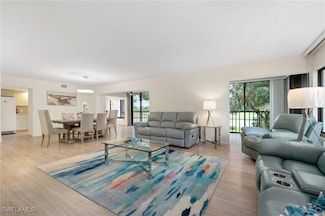 425 Wildwood Ln, Naples, FL 34105