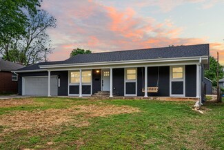 3203 W Crestview St, Springfield, MO 65807