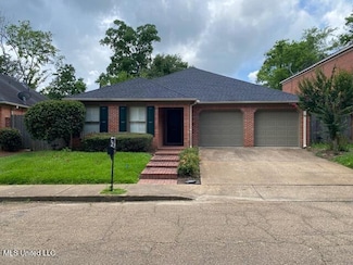 14 Robinwood Place, Jackson, MS 39211