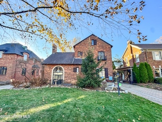 2235 Meadowwood Dr, Toledo, OH 43606