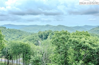 90 Foxfire Dr, Beech Mountain, NC 28604