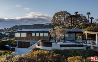 2532 Canyon Oak Dr, Los Angeles, CA 90068