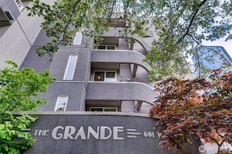 601 W Mercer Place Unit 201, Seattle, WA 98119
