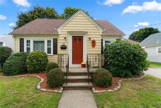 34 Invernia Rd, Cranston, RI 02920