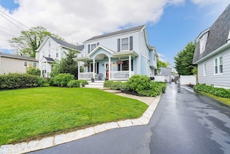 46 Compton St, Belford, NJ 07718