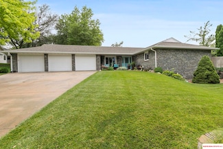 1807 S 16th Circle Dr, Beatrice, NE 68310