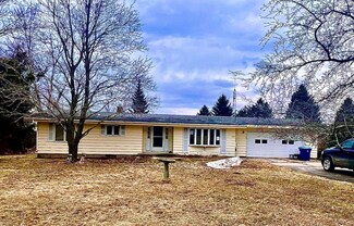 5438 W Hesslund Rd, Ludington, MI 49431