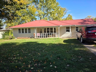 312 S Oak Ave, Aurora, MO 65605