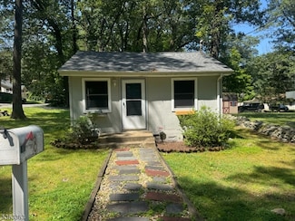 8 Spruce Path, Landing, NJ 07850