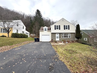 608 Winston Dr, Vestal, NY 13850