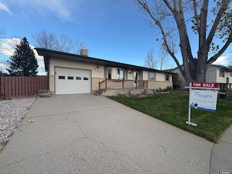 627 Harrison St, Douglas, WY 82633