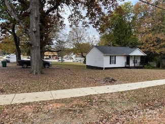 313 N Providence St, Waxhaw, NC 28173