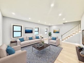 15 Berwick St, Melrose, MA 02176