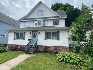 806 E Spruce St, Sault Sainte Marie, MI 49783