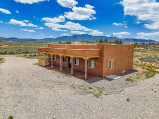 190 W Romero Rd, Ranchos de Taos, NM 87557