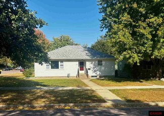 527 527 W Locust, St. Peter, MN 56082