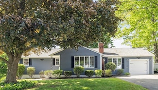 32 Arden St, Holyoke, MA 01040