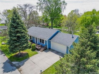 3484 Lakeshore Dr, Monroe, MI 48162
