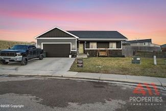138 College Park Cir, Gillette, WY 82718