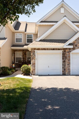 1206 Chatham Dr, Morgantown, PA 19543