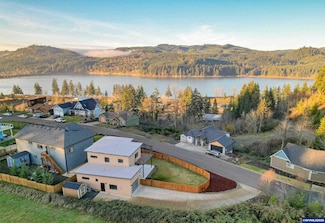6321 Lakepointe Way, Sweet Home, OR 97386
