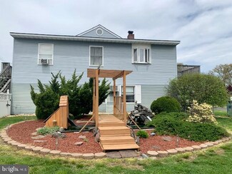 76 Gridiron Rd, Levittown, PA 19057