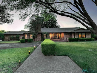 2904 Anna J Dr, Roswell, NM 88201