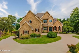 118 Luxury Ln, Dandridge, TN 37725