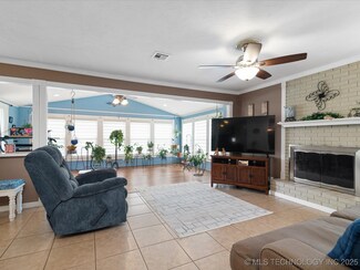 218 NE Fenway Ave, Bartlesville, OK 74006