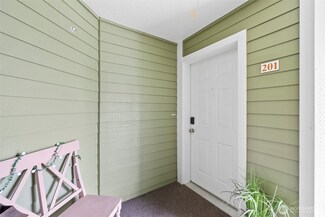 10518 221st Ln NE Unit 201, Redmond, WA 98053