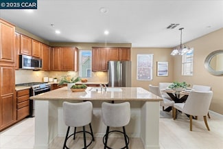 2201 Tsushima St, Hercules, CA 94547
