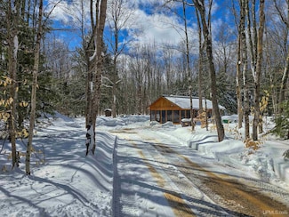 E6659 Crossover Rd, Munising, MI 49862