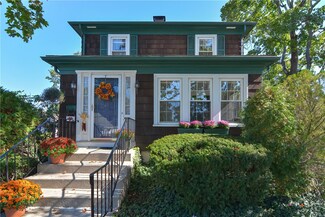 22 Brook Ave, Riverside, RI 02915