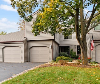 748 Shoreline Rd, Lake Barrington, IL 60010