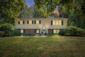 7 Taylor River Rd, Hampton Falls, NH 03844